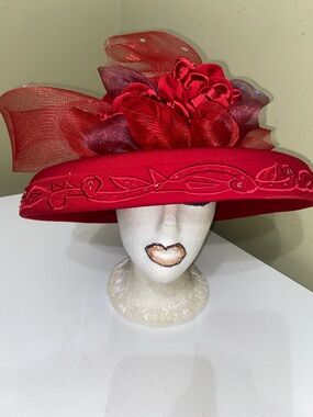 NWT BEAUTIFUL Dress Hat / Church Hat by Donna Vinci